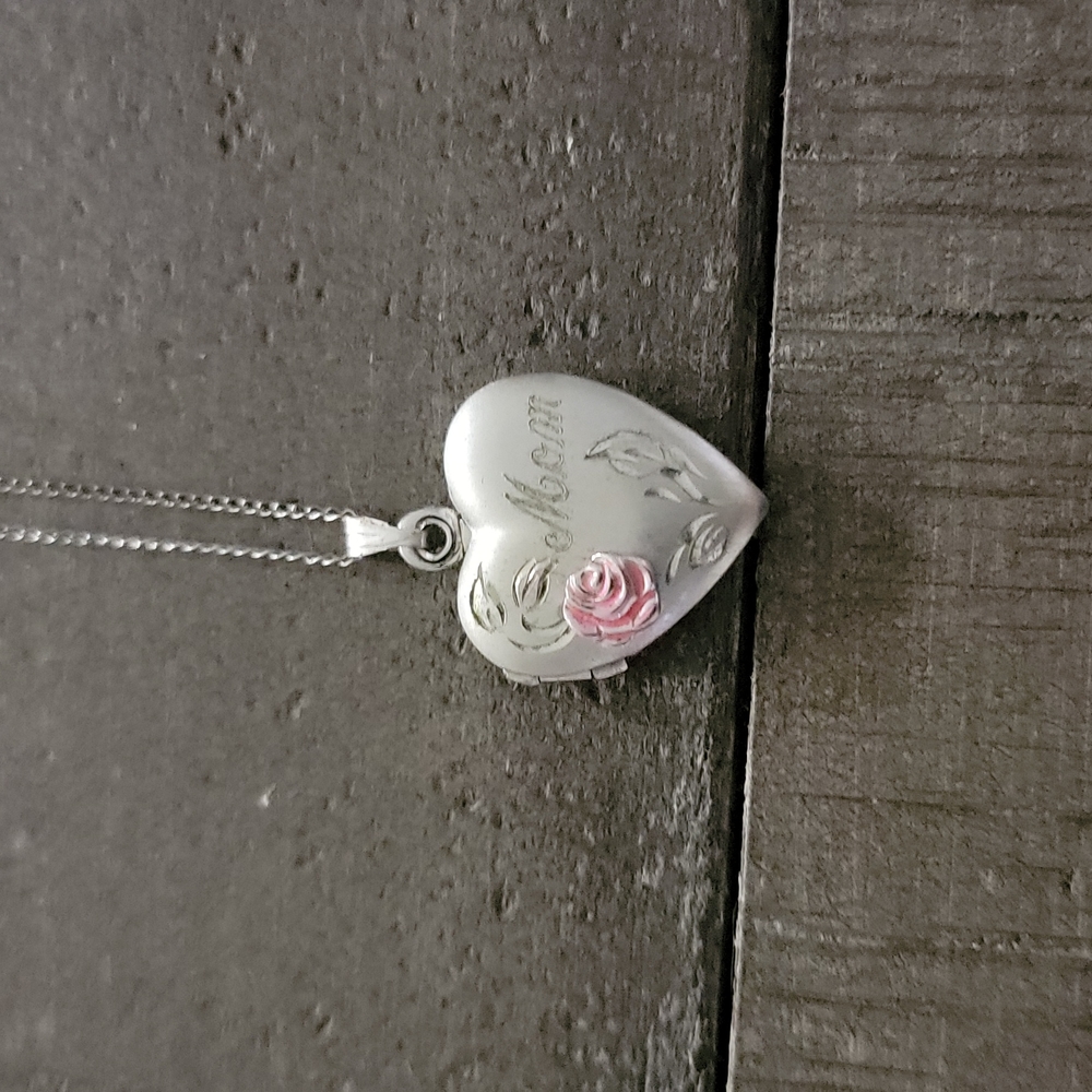 Mom picture necklace